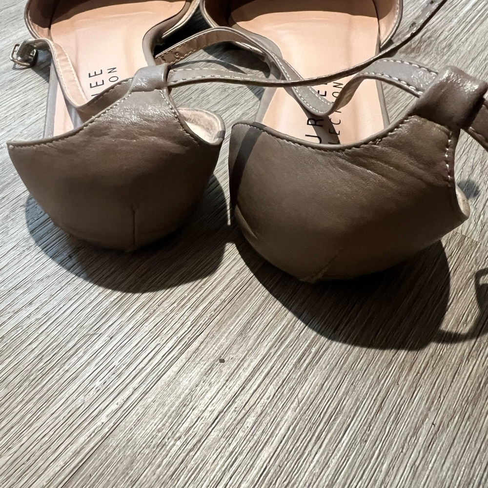 Journee Collection Women's Tan flats - Picture 2 of 2